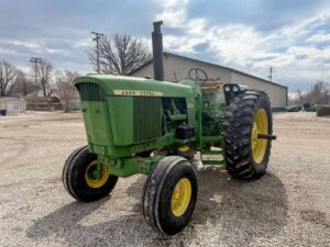 John Deere 4520