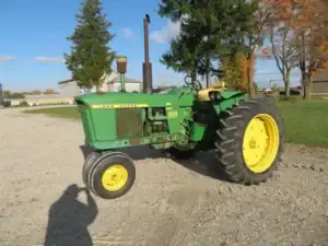John Deere 3020