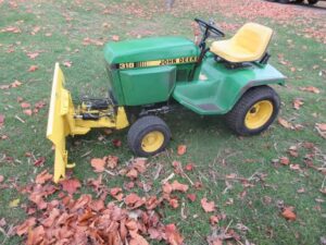 John Deere 318