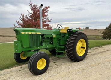 John Deere 4620