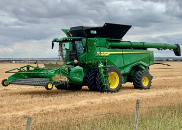 John Deere X9 1100