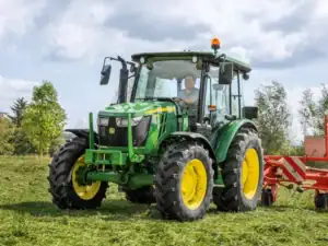 John Deere 5075E
