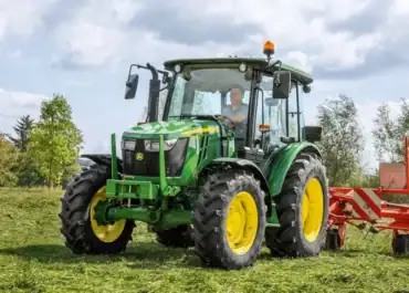 John Deere 5075E